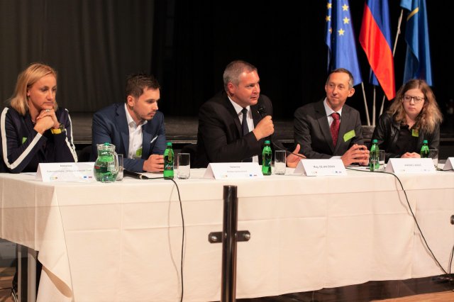 Zasedanje podeželskega parlamenta